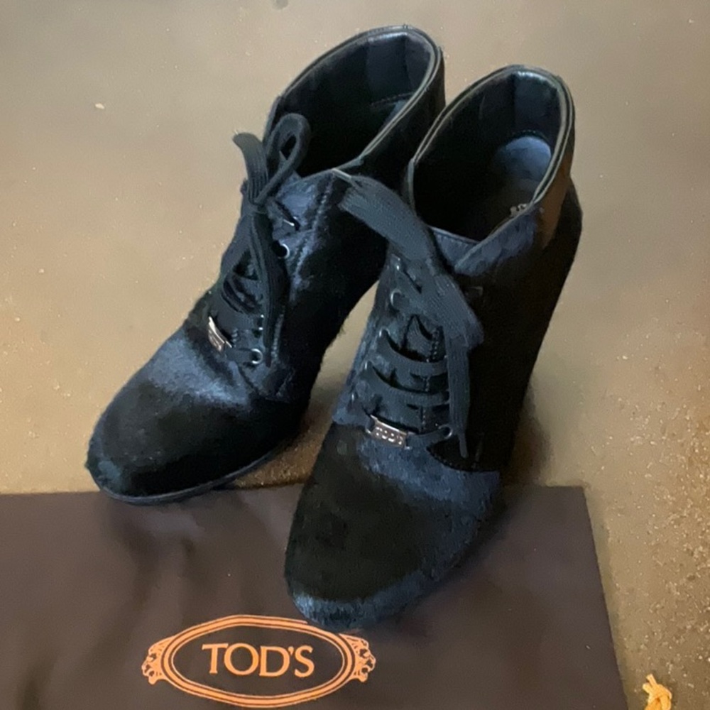 Tod's Black Hair on hide Heeled Boots with Lace-Up Design
